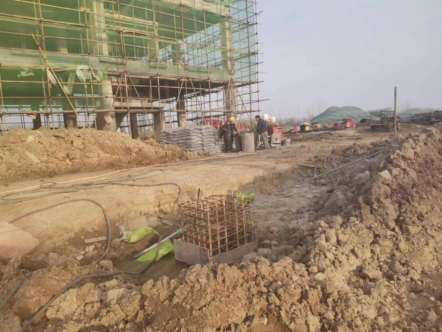 白塔当桥梁出现裂缝的时候应该及时加固修补